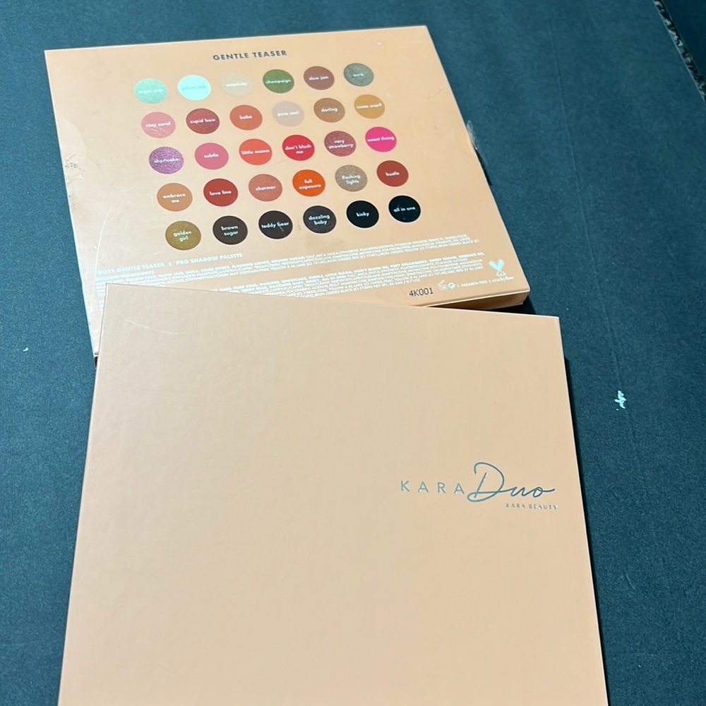 💋Kara “Gentle Teaser” eyeshadow palette